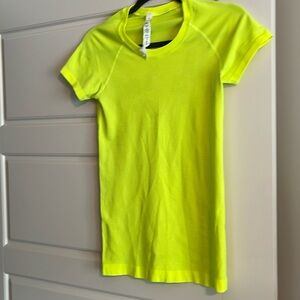 Lululemon Sz 4 neon yellow shirt